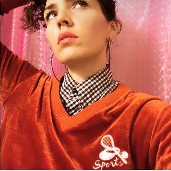TRUE VINTAGE. Burnt orange velour sweater with embroidered “Sports” - Picture 4 of 4